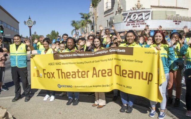 Volunteers Spruce Up Historic Fox Theater