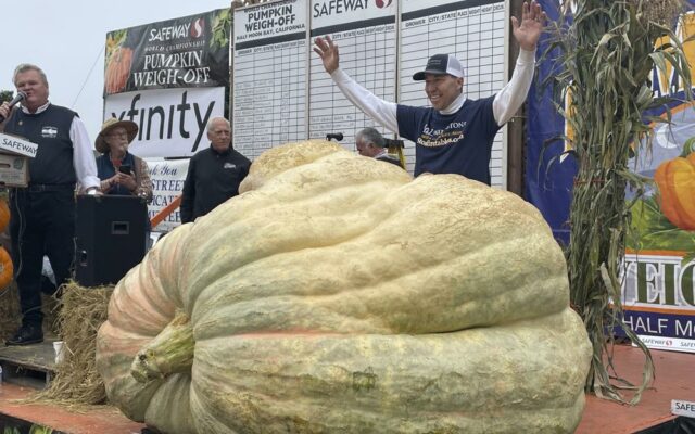 Record Set !!!…At Pumpkin Weigh-Off contest in California